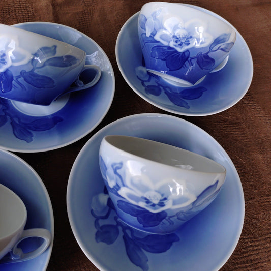 Bing＆GrondahlビングオーグレンダールのJulrosenクリスマスローズのティーカップソーサー珍しいです