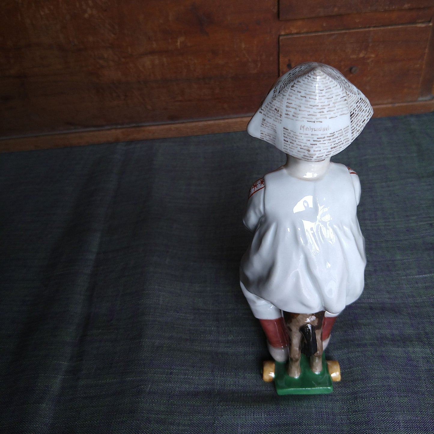Meissen1905～1924年のヘンチェルの子供達/木馬で遊ぶ子 高さ約17㎝幅約6.5㎝W