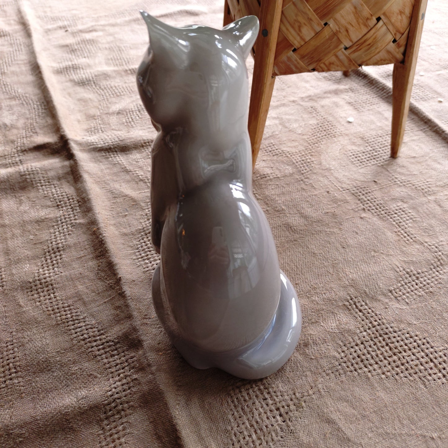BingGrondahl 灰色貓🐈高約 19 公分，重約 460 公克