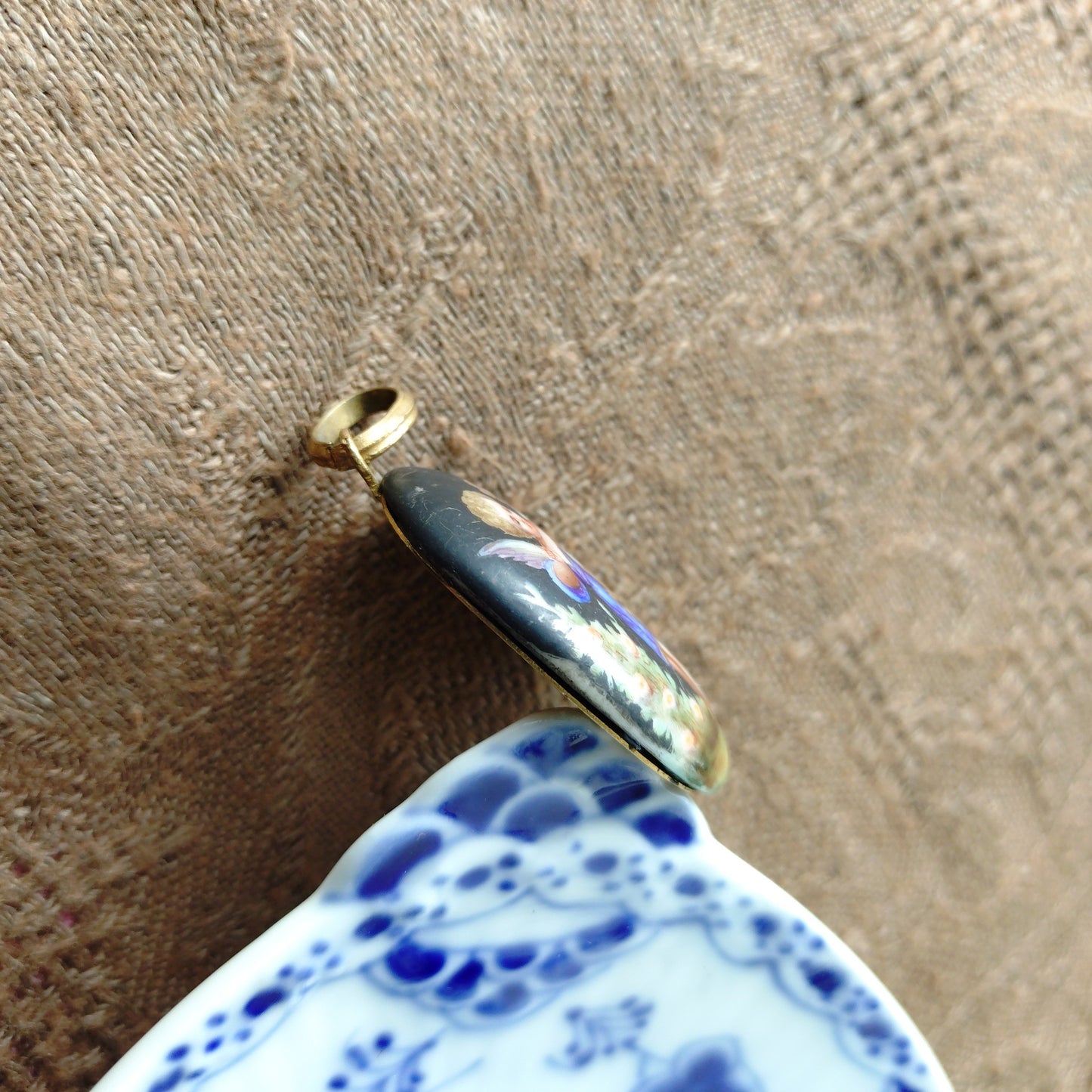 詳細は不明な天使と妖精のペンダントヘッド大きさ約3.7cm×2.8cm重さ約12g