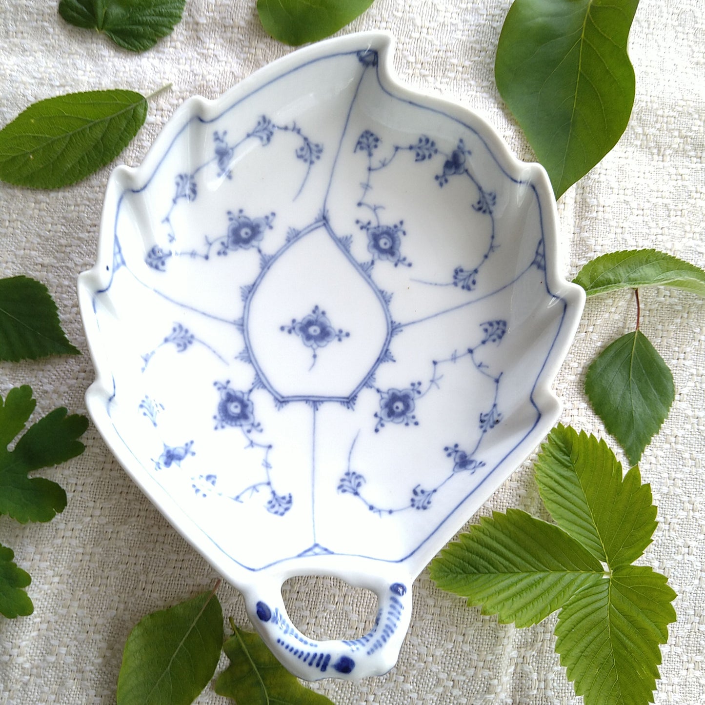 1924～1934年のRoyalCopenhagenブルーフルーテッドプレイン葉っぱ皿約22.5㎝L×18㎝W/PlainLeafPlate