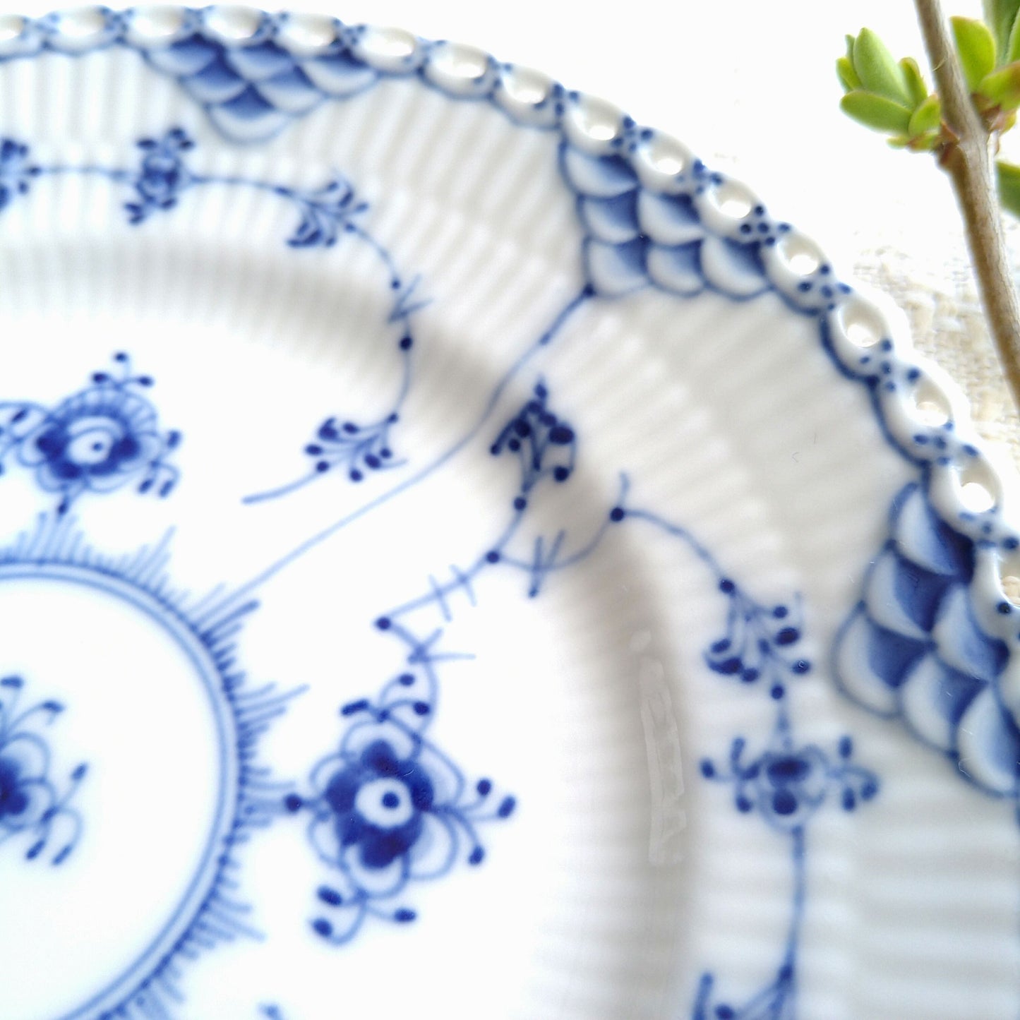 ロイヤルコペンハーゲン・ブルーフルーテッドフルレースのケーキプレート直径約17.5㎝Φ/Full Lace Cake Plate