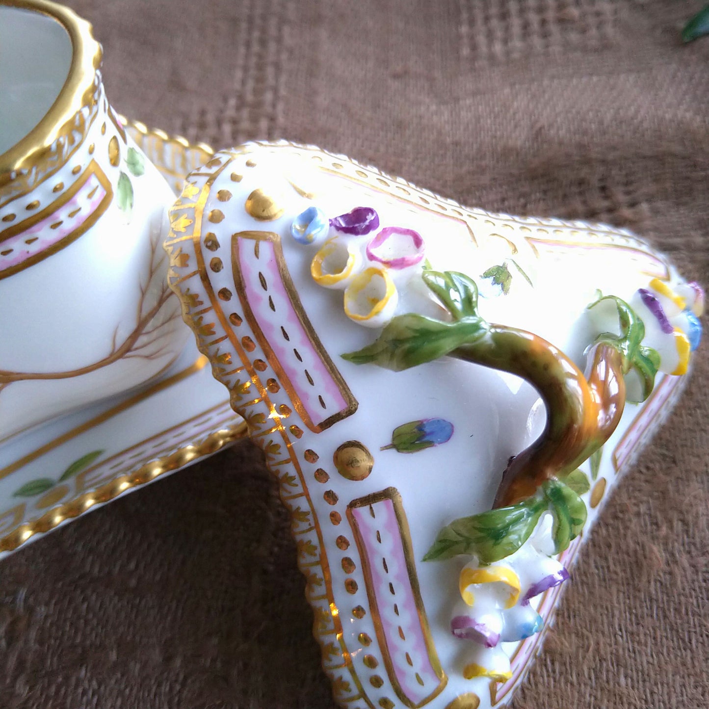 1960年代のRoyalCopenhagenフローラダニカ三角シトロンカップソーサー花はヴェロニカです。/FloraDanicaCitronCupSaucer