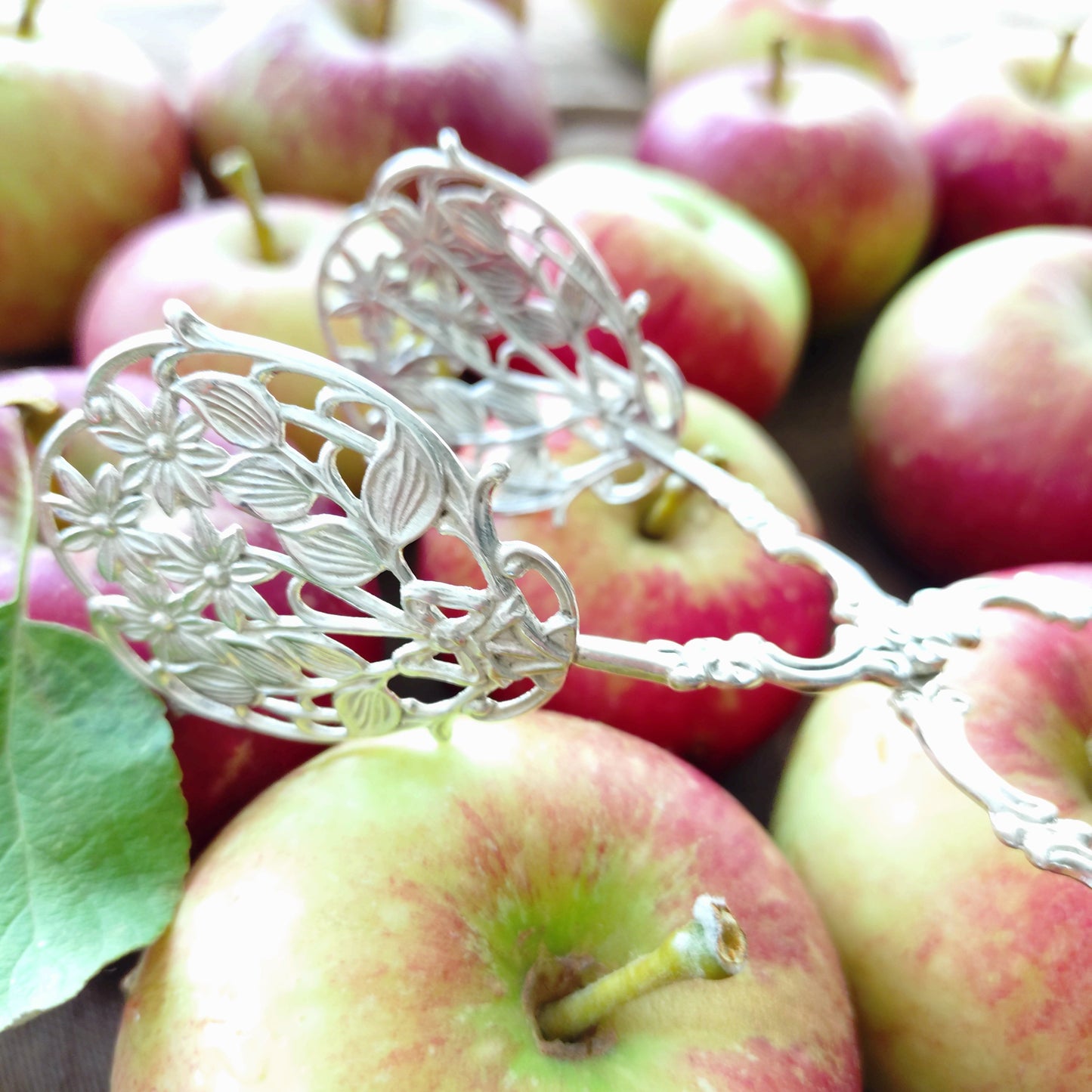 1974年のスウェーデンMalmöのGEWEシルバー工房お花が4輪のシルバーケーキトング長さ約14.2㎝L重さ約37g