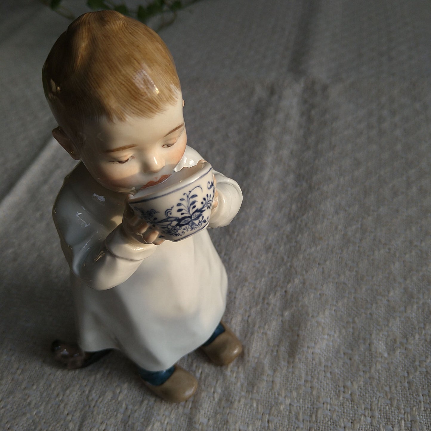 1905～1924年 Meissenミルクを飲む子供 約16.5 ㎝H/Hentschel kids W118