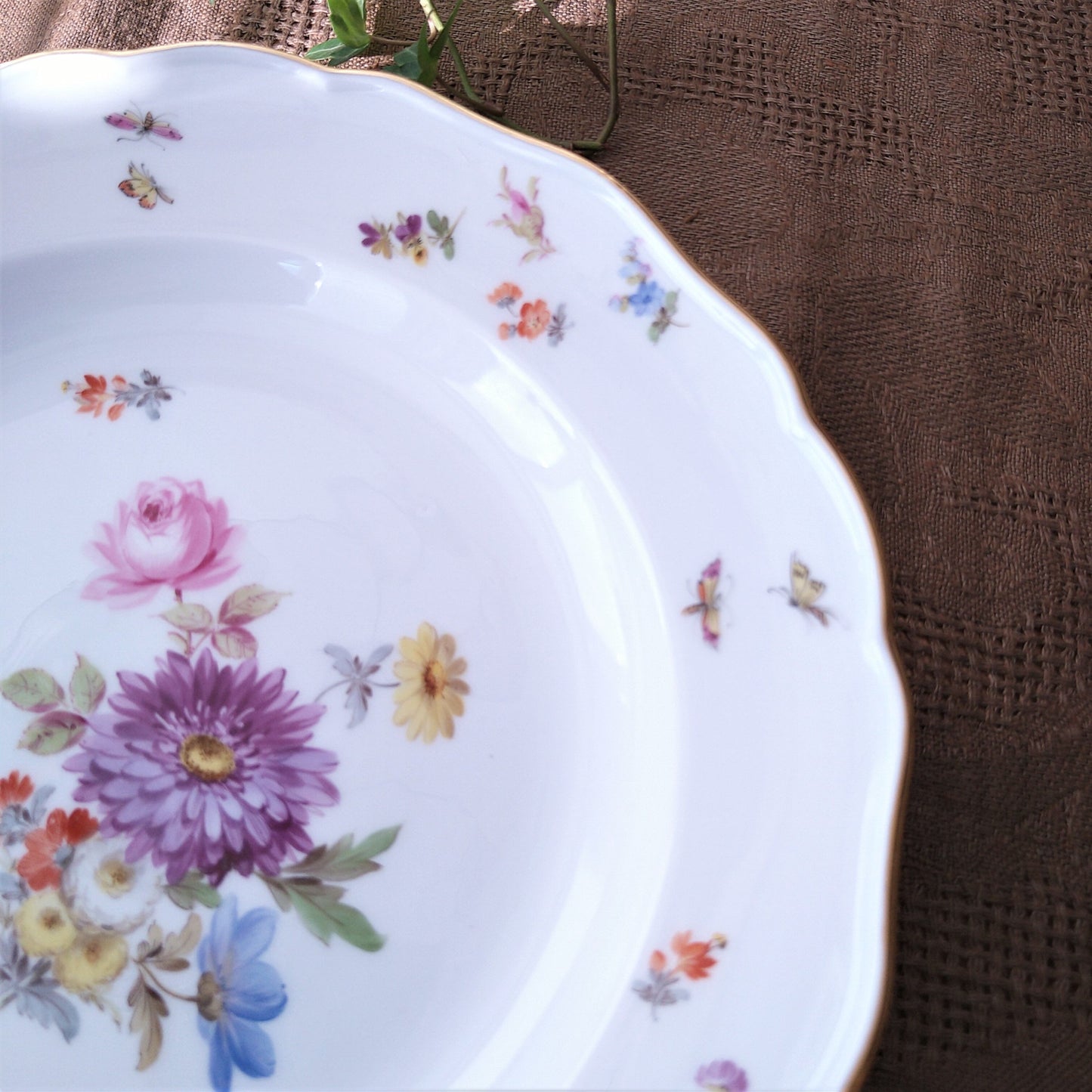 1860～1924年Meissen花と昆虫の絵 ディナープレート24㎝D紫のアスターとピンクのバラ/Dinnar plate