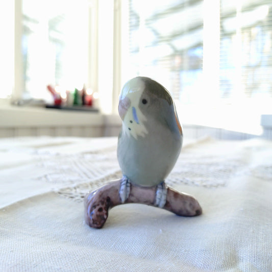 Bing＆Grondahlビングオーグレンダールのセキセイインコのピーちゃん(仮名)は高さ約8㎝H長さ約14㎝L