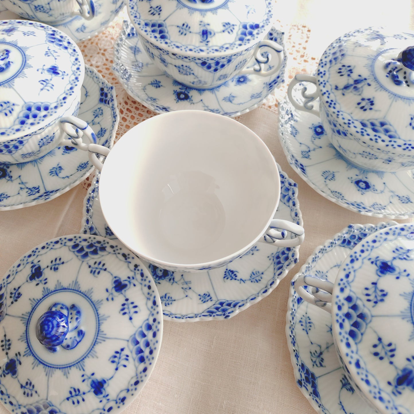 1980年代RoyalCopenhagenブルーフルーテッドフルレースのブイヨンカップソーサー蓋付き容量約330ml