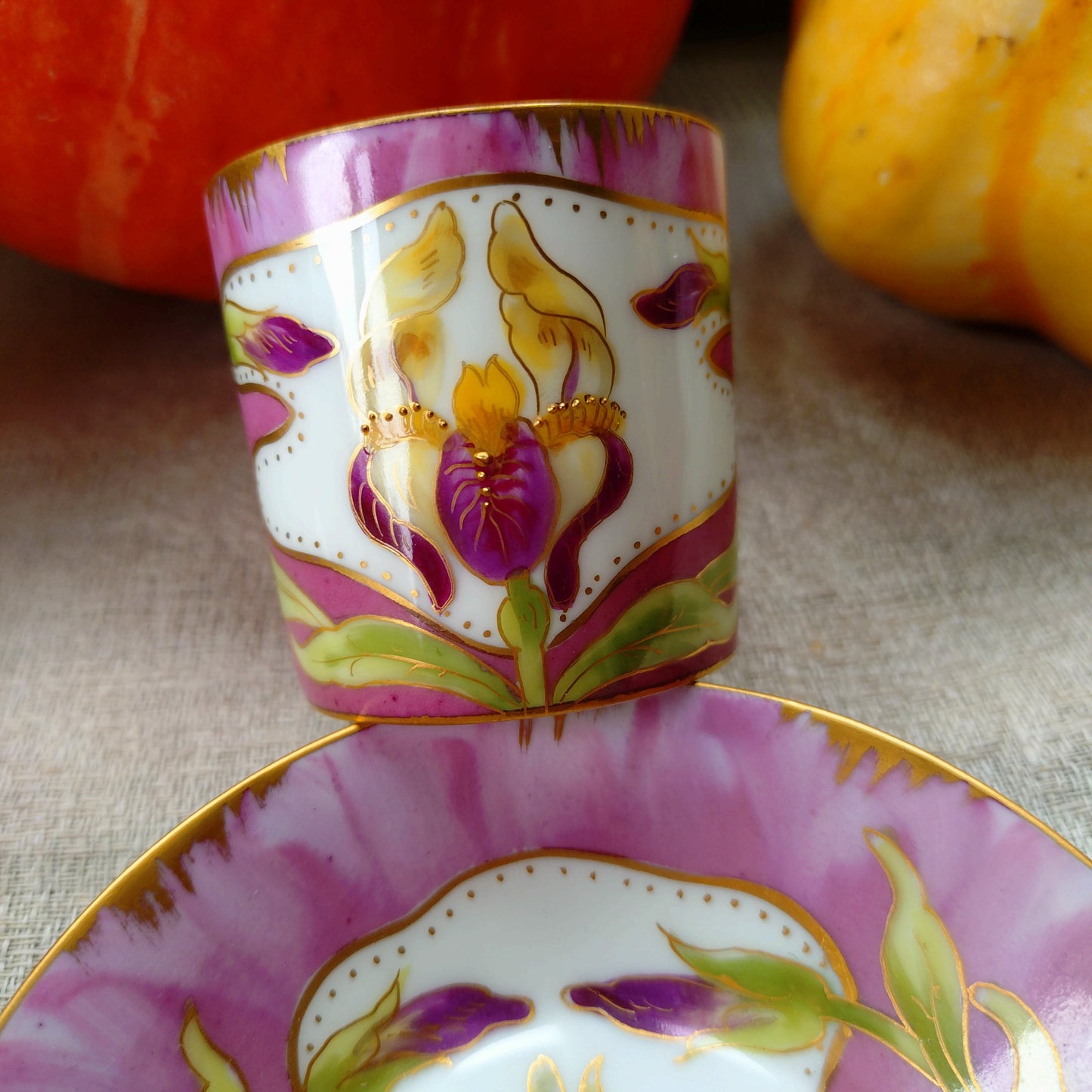 紫にアイリスと金彩/1880-1900年頃NymphenburgニンフェンブルグJugendstil/アールヌーヴォーのデミタス/モカカップソーサー