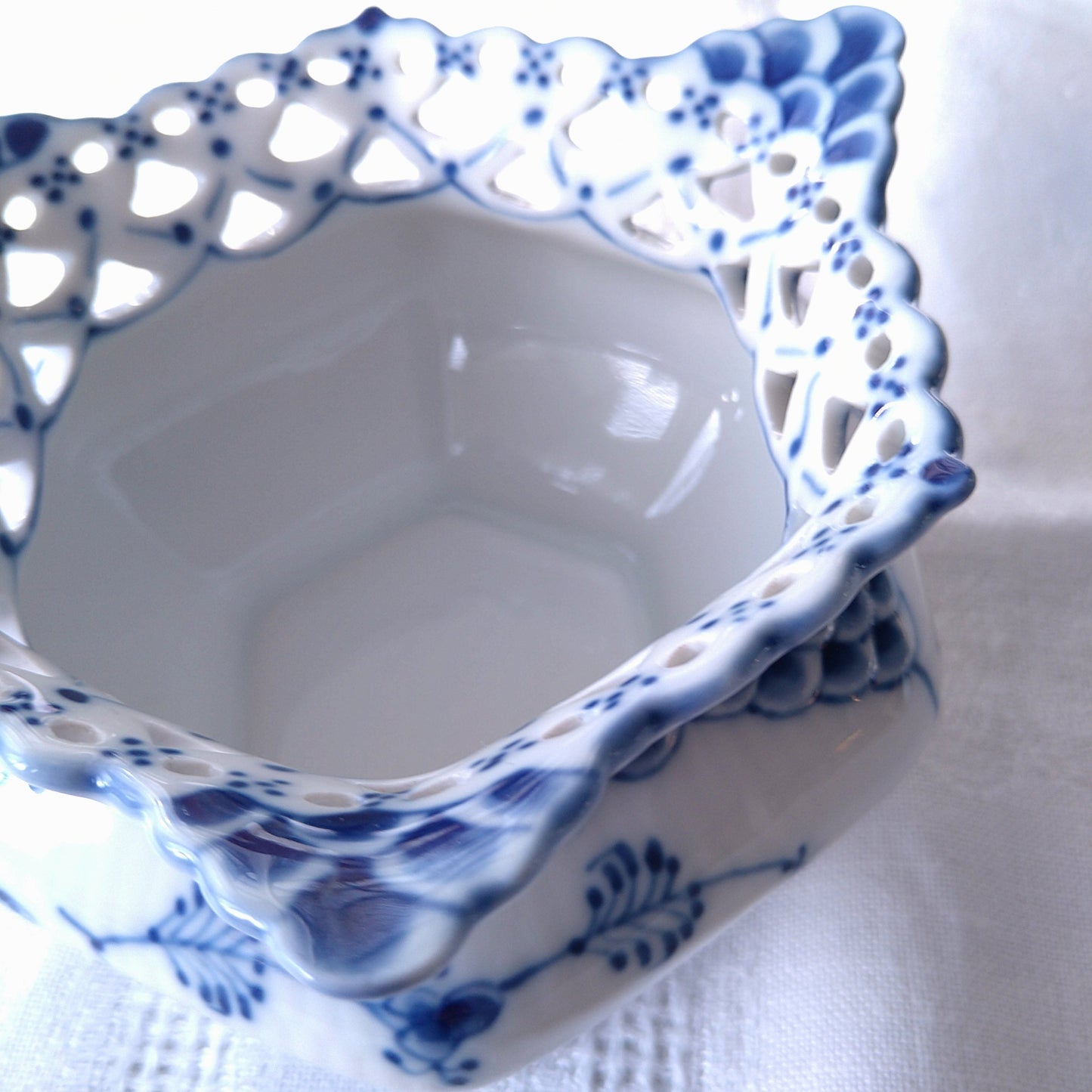 1969～1974年のRoyalCopenhagenブルーフルーテッドフルレースシュガーポット(大)型番1113高さ8.5㎝/Full Lace Sugar Pot Large 8.5㎝H