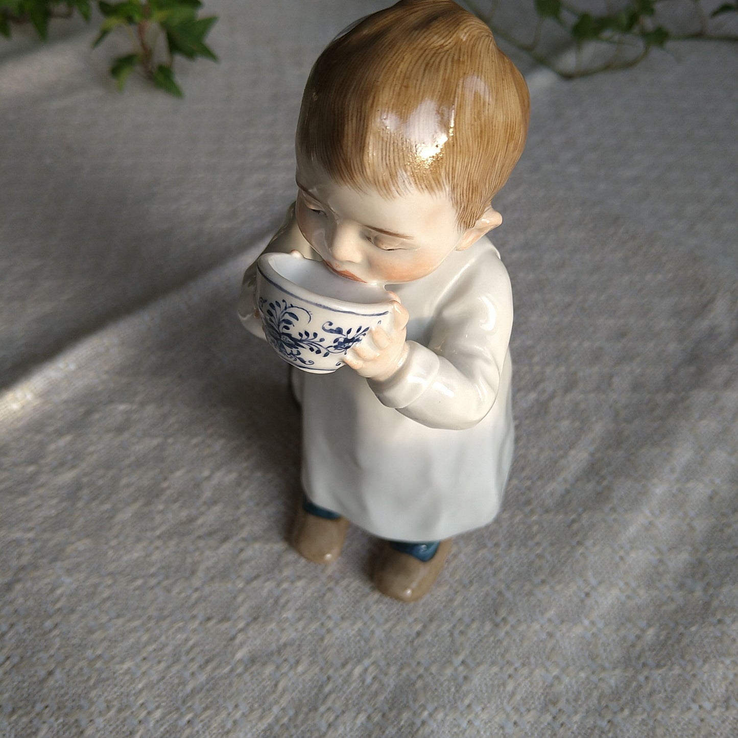 1905～1924年 Meissenミルクを飲む子供 約16.5 ㎝H/Hentschel kids W118