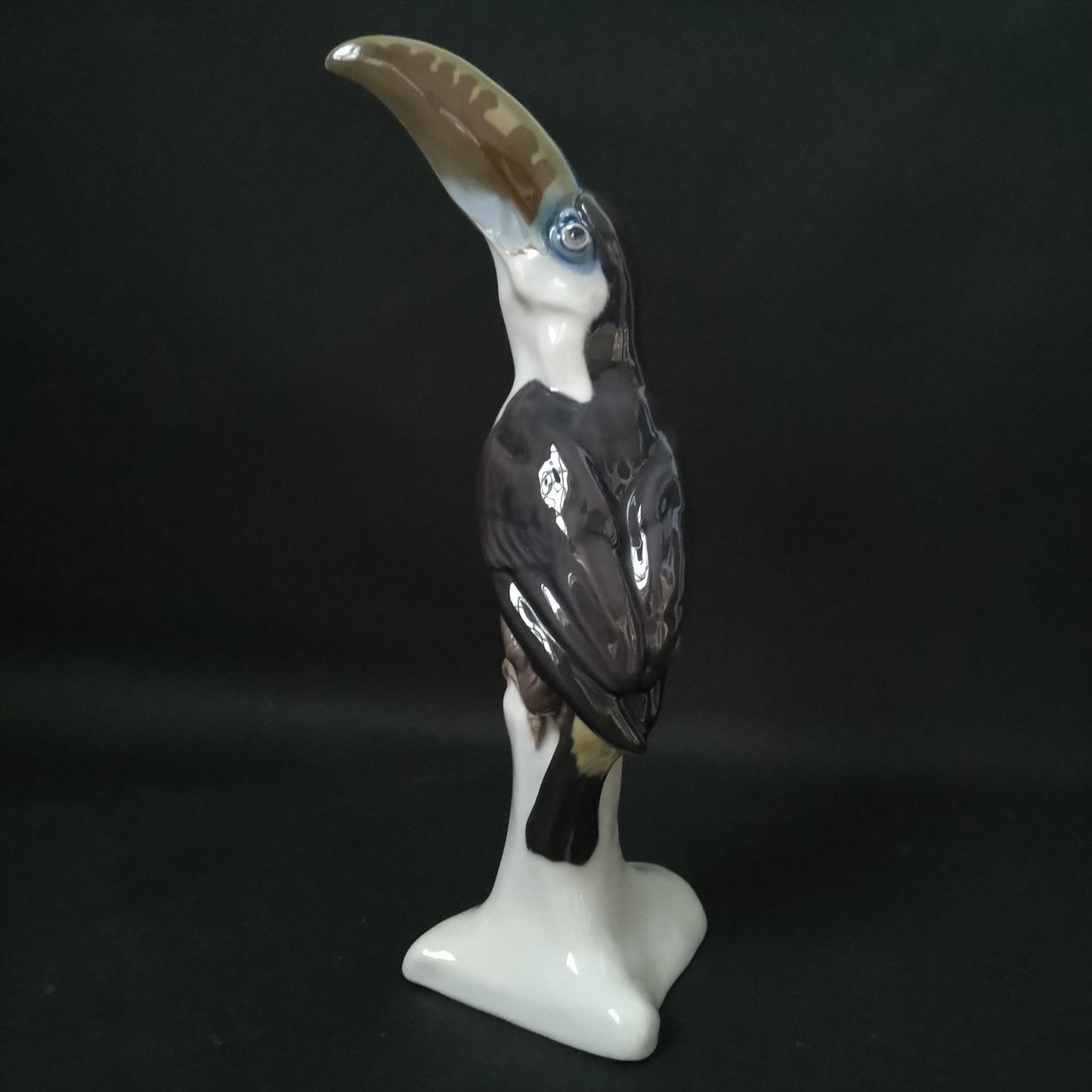 Circa 1909-1920 Meissen Toucan (model by Paul Walther) / Jugendstil / Height approx. 30.5 cm