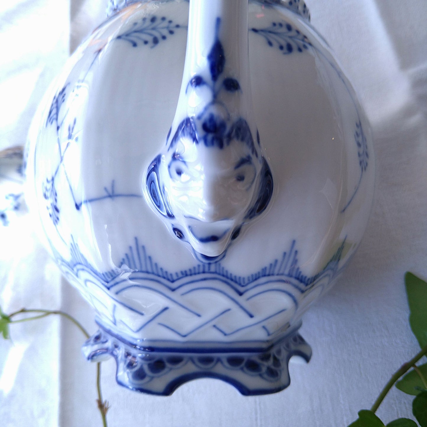 1889～1922年のRoyalCopenhagenブルーフルーテッドフルレースティーポット1118小さい方