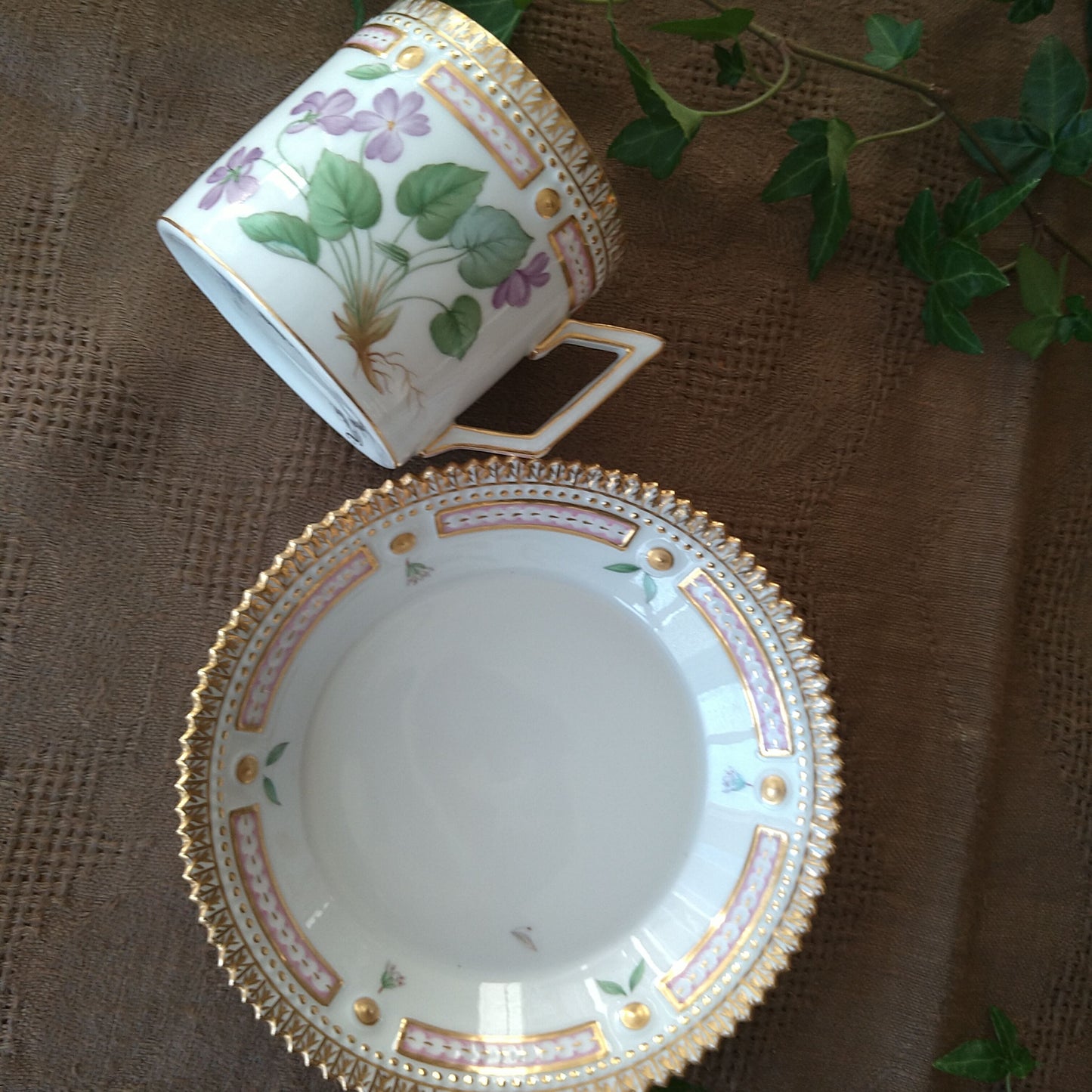 RoyalCopenhagenフローラダニカ、スミレのカップソーサー/FloraDanica Cup saucer