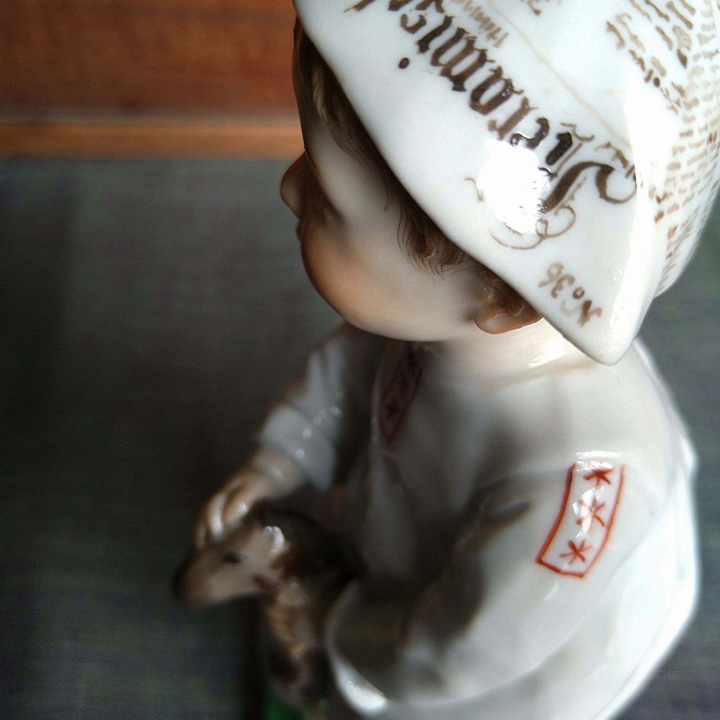 Meissen1905～1924年のヘンチェルの子供達/木馬で遊ぶ子 高さ約17㎝幅約6.5㎝W
