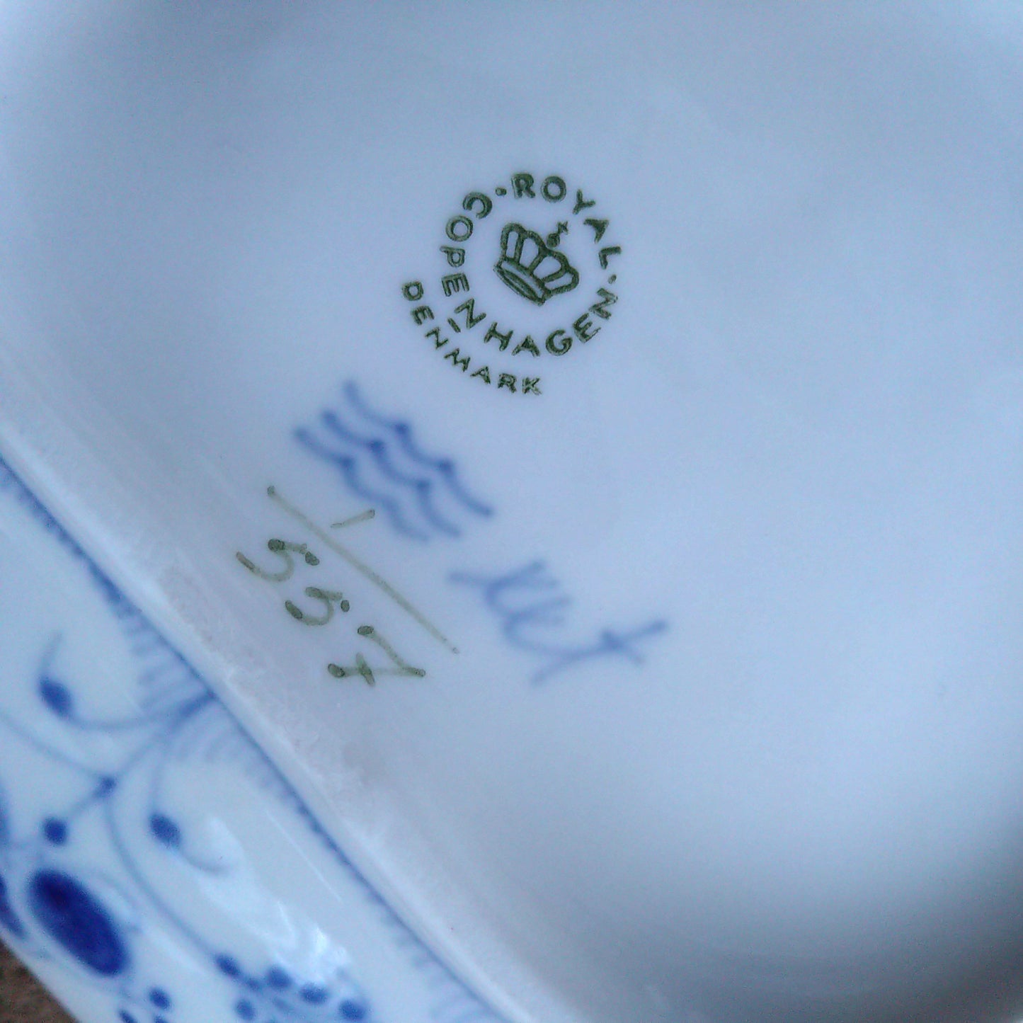 1966年のRoyalCopenhagenブルーフルーテッドハーフレースの貝型ピックルディッシュ/BlueFlutedHalfLaceShellPickleDish