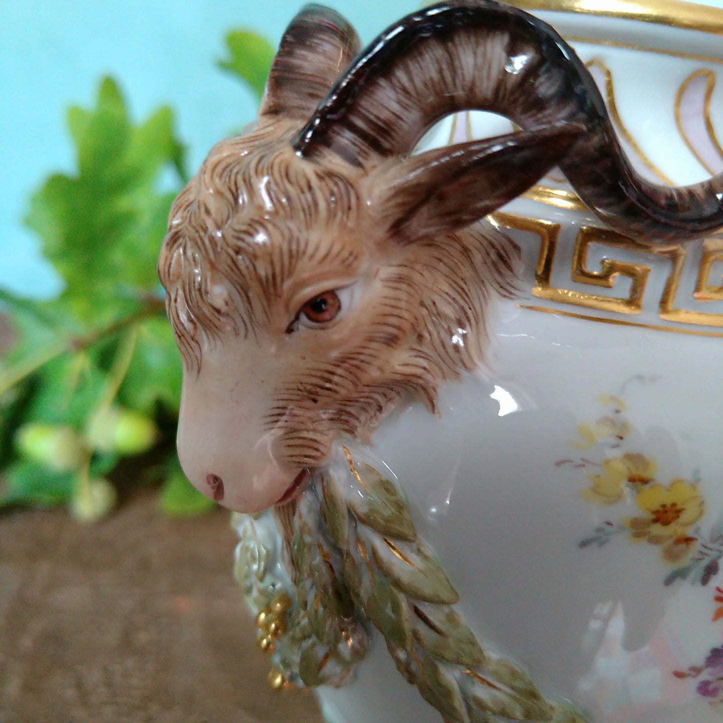 Meissen1924年以前🐐山羊と月桂樹のレリーフのポプリベース高さ約18㎝H