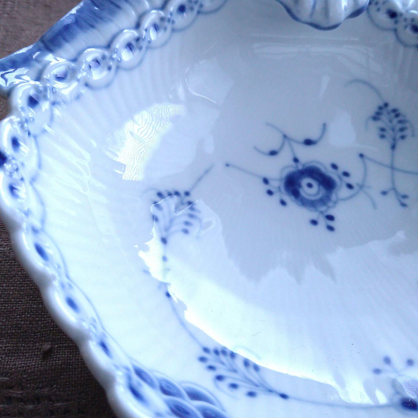 1966年のRoyalCopenhagenブルーフルーテッドハーフレースの貝型ピックルディッシュ/BlueFlutedHalfLaceShellPickleDish