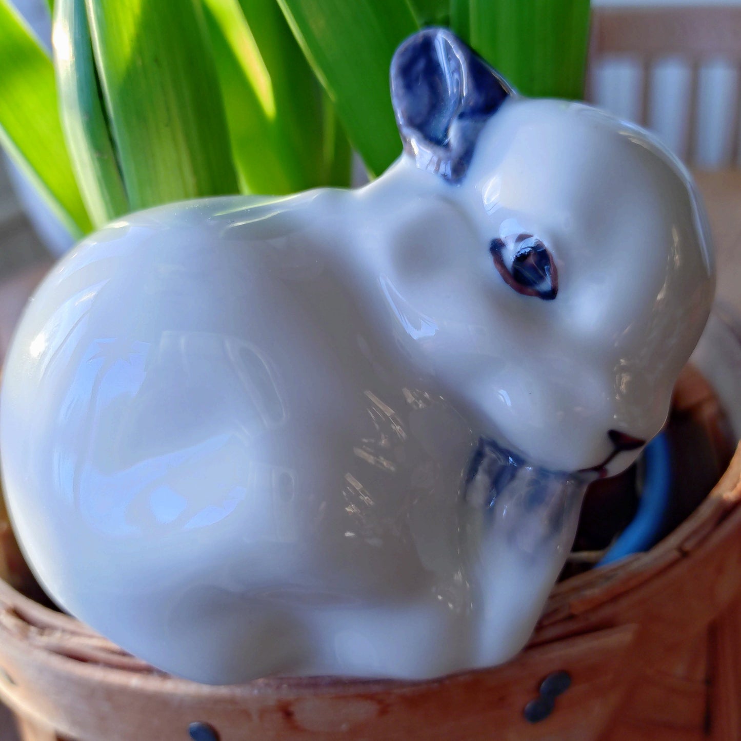 🐰Royal Copenhagen, Young Rabbit, Jeanne Grut design, approximately 7.5 cm (H) in height, model number 251, grooming its hind leg. Fits in the palm of your hand.