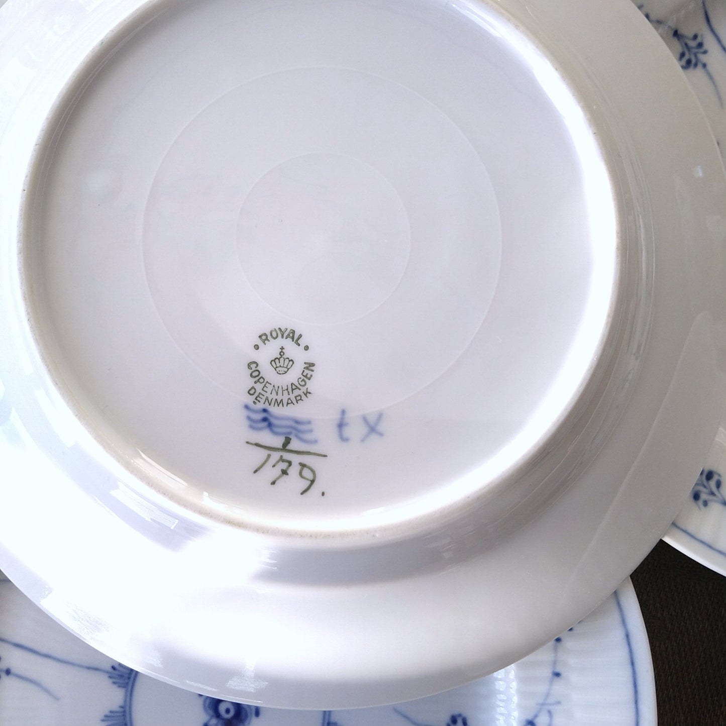 1956年丹麥皇家哥本哈根唐草系列平邊餐盤直徑約19公分D