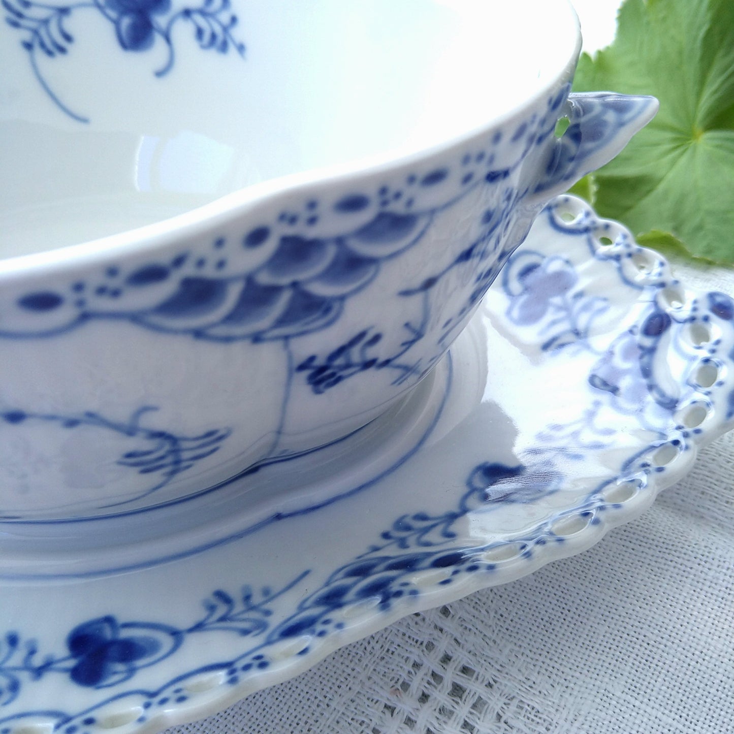 1969～1979年RoyalCopenhagenブルーフルーテッドフルレース蓋つきソースボードSauceBoatWithCoverAndStand400ml24㎝L