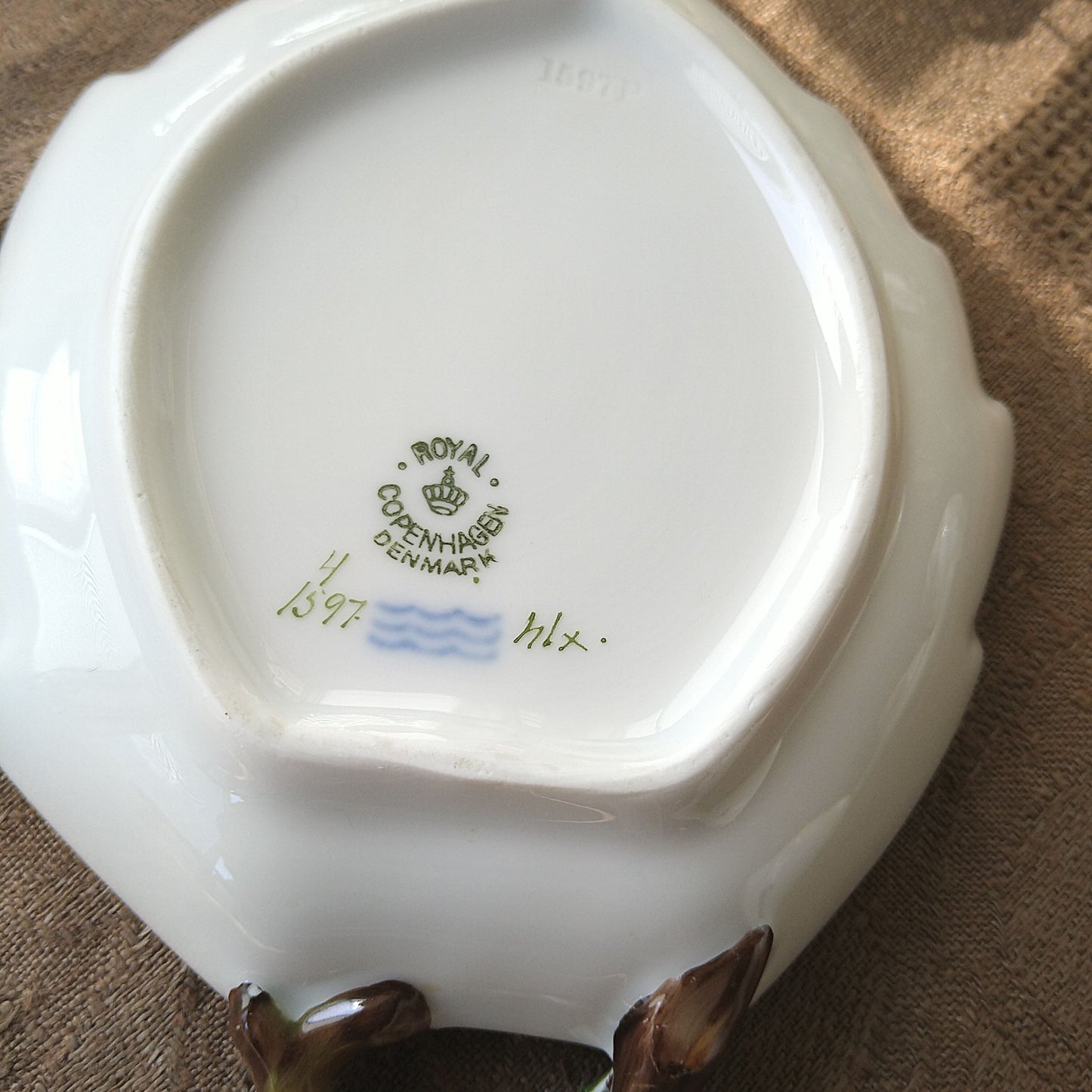1960年のRoyalCopenhagenサクソンフラワーの小さい葉っぱ皿約18㎝×13.5㎝/LeafDishSaxonFlower