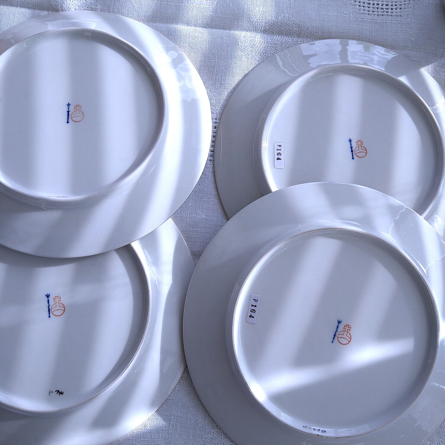KPMベルリン金彩控えめのKURLANDのカップソーサーとケーキプレート