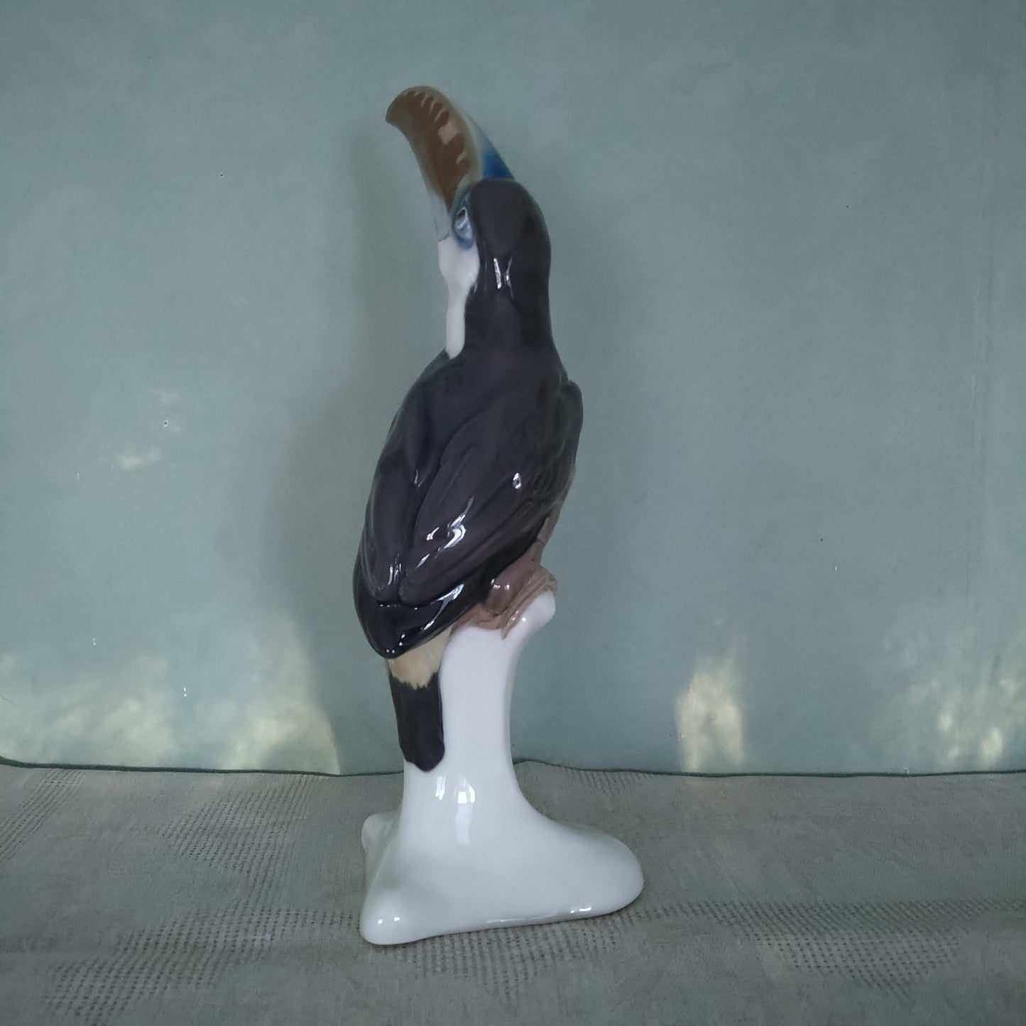 Circa 1909-1920 Meissen Toucan (model by Paul Walther) / Jugendstil / Height approx. 30.5 cm