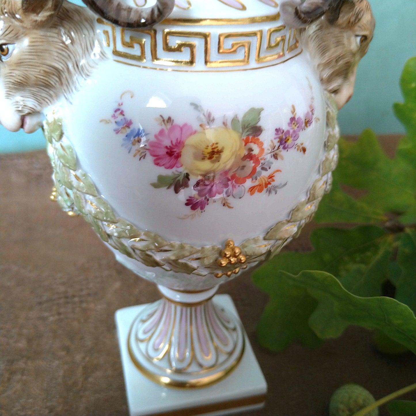 Meissen1924年以前🐐山羊と月桂樹のレリーフのポプリベース高さ約18㎝H