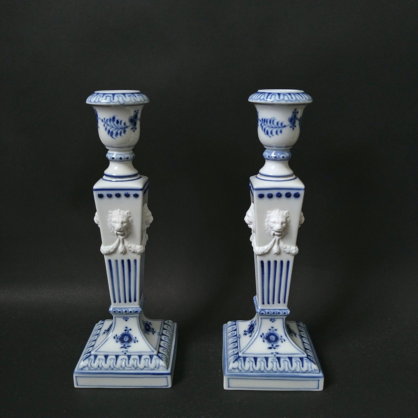 1967年RoyalCopenhagenブルーフルーテッドプレインのライオンレリーフキャンドルスタンド2本セット/Candle stand pair