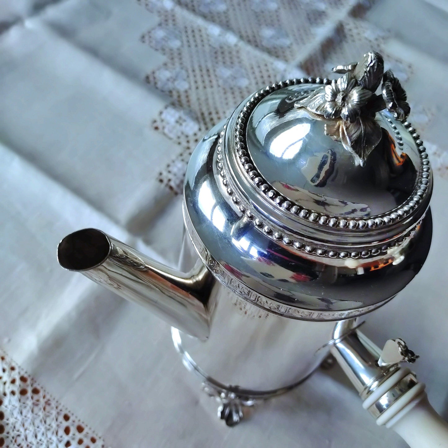 1894年製のSWEDENシルバーポットは K.Andersson社製、重さ約653g高さ約23cmH