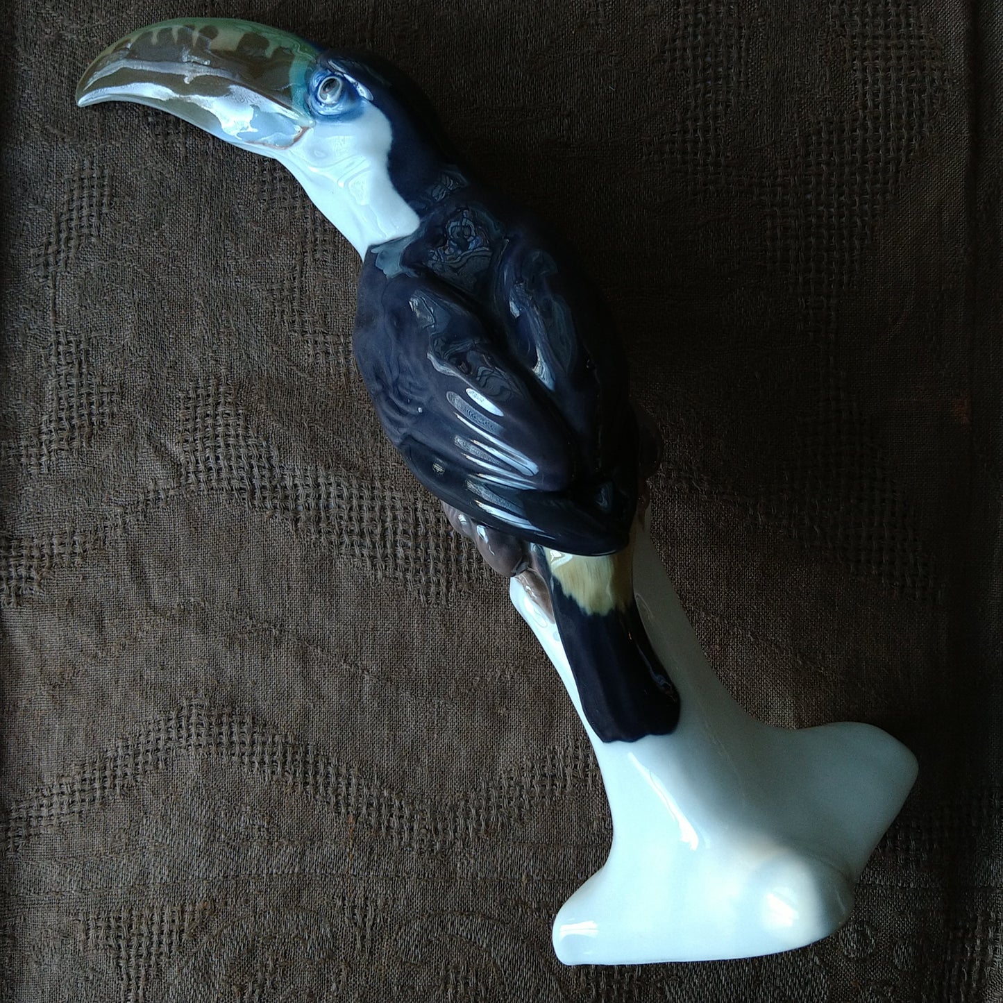 Circa 1909-1920 Meissen Toucan (model by Paul Walther) / Jugendstil / Height approx. 30.5 cm