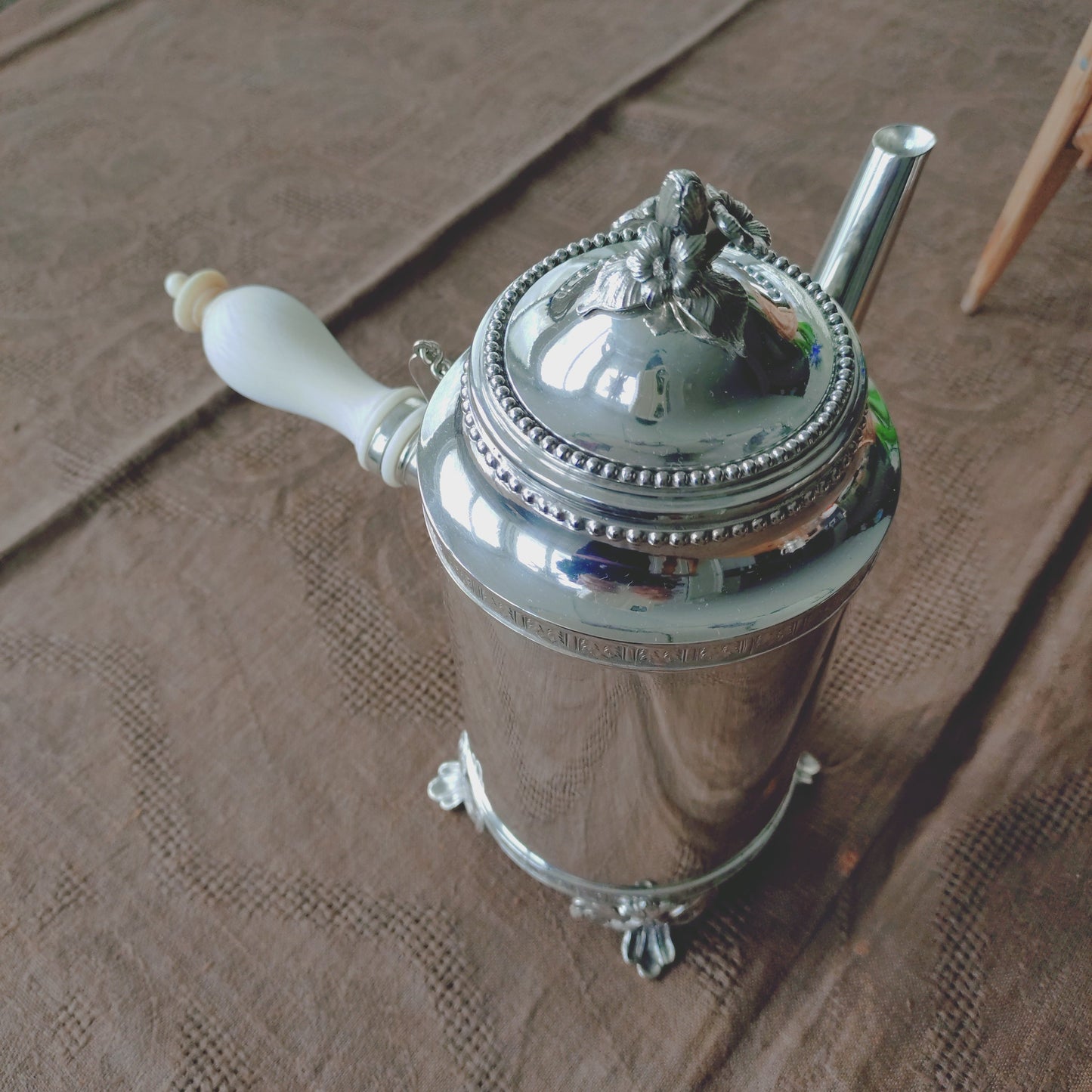 1894年製のSWEDENシルバーポットは K.Andersson社製、重さ約653g高さ約23cmH
