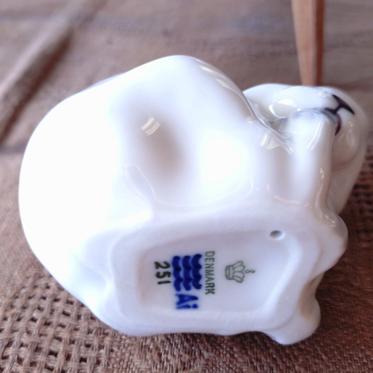 🐰Royal Copenhagen, Young Rabbit, Jeanne Grut design, approximately 7.5 cm (H) in height, model number 251, grooming its hind leg. Fits in the palm of your hand.