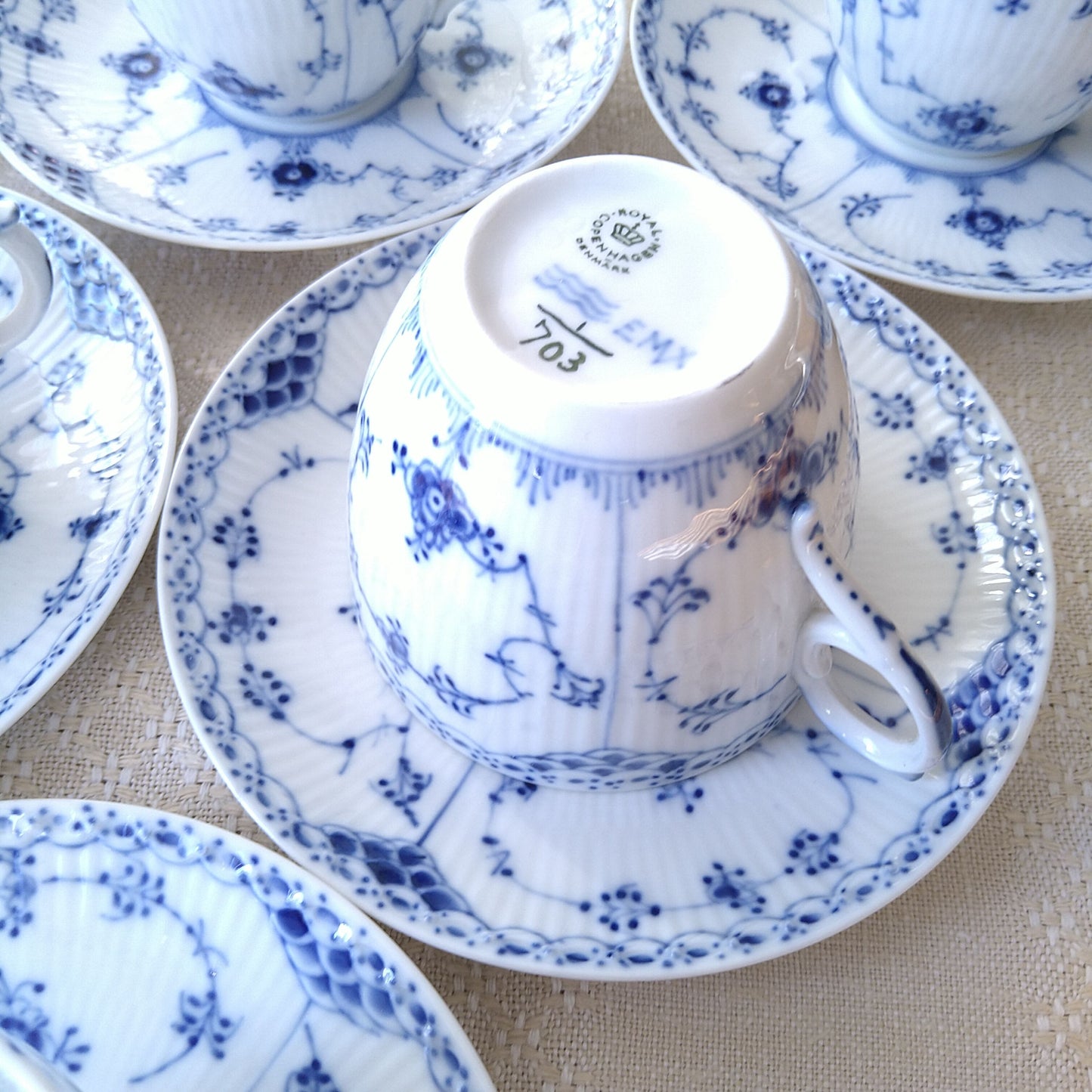 大きいんです。RoyalCopenhagen1950～70年代のブルーフルーテッドハーフレース容量約330ml！ホットチョコレートカップソーサー