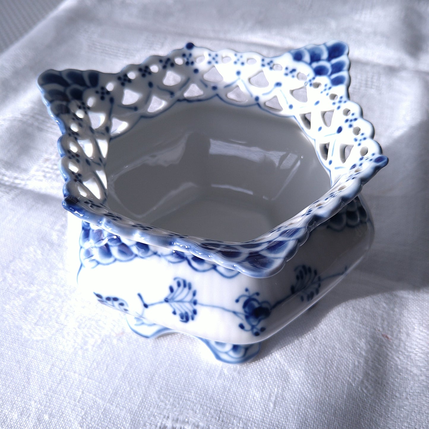 1969～1974年のRoyalCopenhagenブルーフルーテッドフルレースシュガーポット(大)型番1113高さ8.5㎝/Full Lace Sugar Pot Large 8.5㎝H