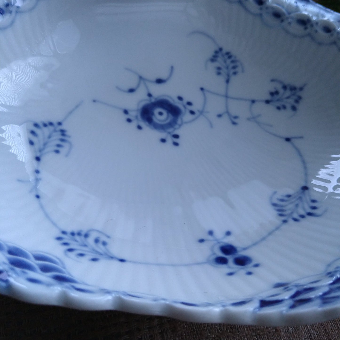1966年のRoyalCopenhagenブルーフルーテッドハーフレースの貝型ピックルディッシュ/BlueFlutedHalfLaceShellPickleDish