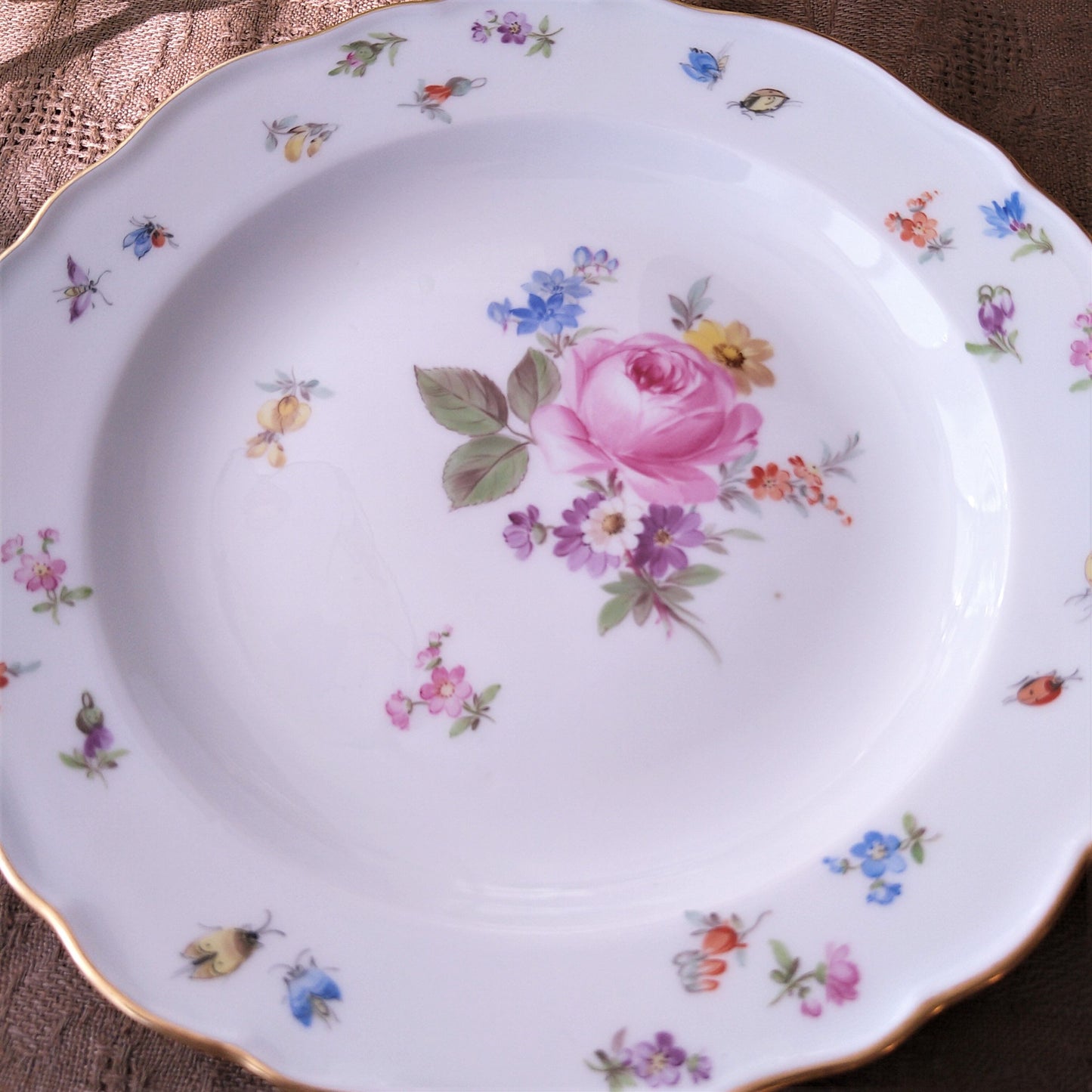 1860～1924年Meissen花と昆虫の絵 前菜皿21㎝Dピンクのバラと小花/21㎝Plate