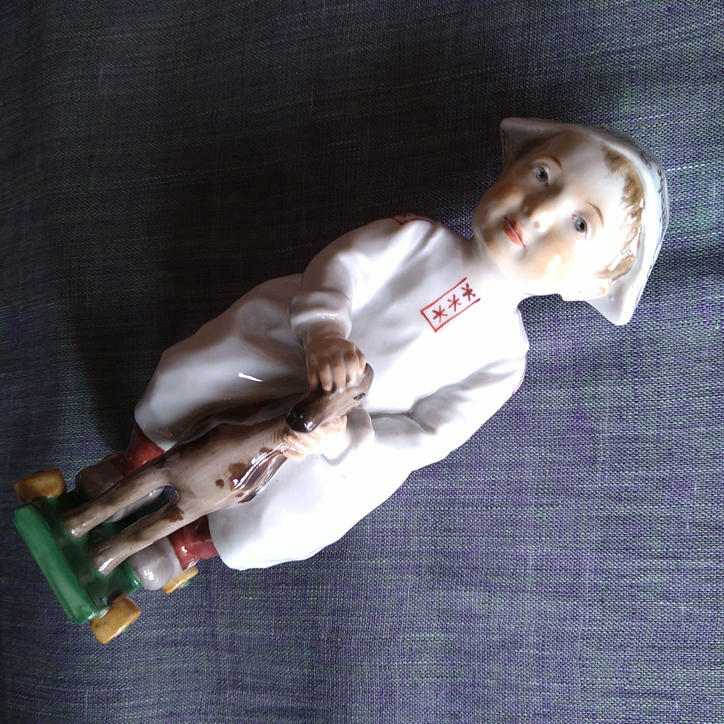 Meissen1905～1924年のヘンチェルの子供達/木馬で遊ぶ子 高さ約17㎝幅約6.5㎝W