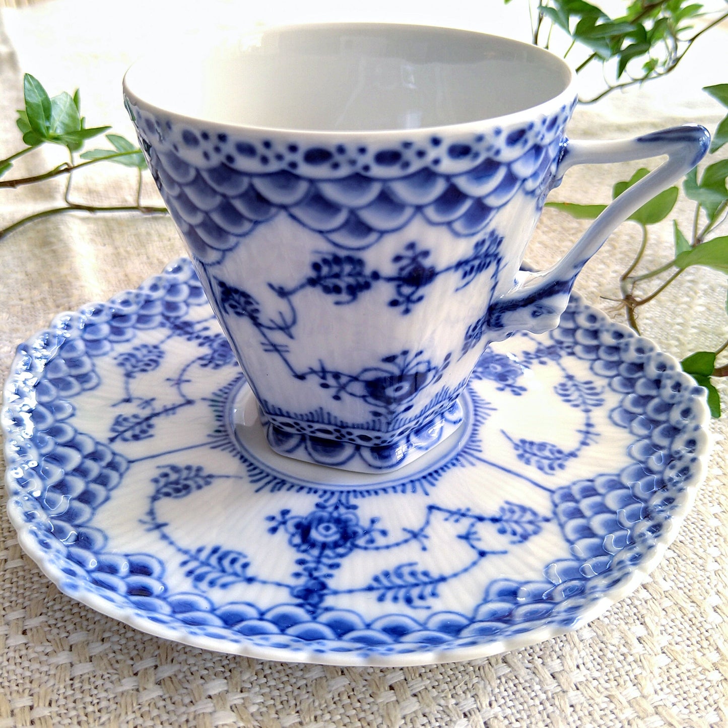 RoyalCopenhagenフルレースアンギュラーのカップソーサー
