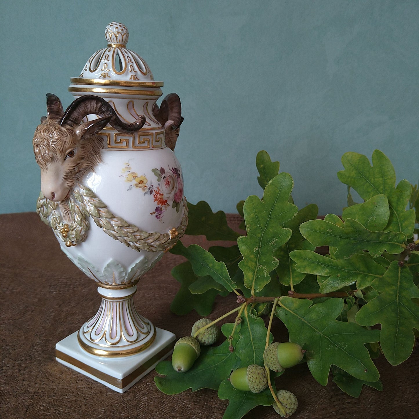 Meissen1924年以前🐐山羊と月桂樹のレリーフのポプリベース高さ約18㎝H