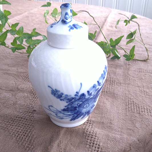 1969年～1974年の年RoyalCopenhagenブルーフラワーカーブの茶入れは高さ13.5㎝H/Blue Flower Curve Tea caddy
