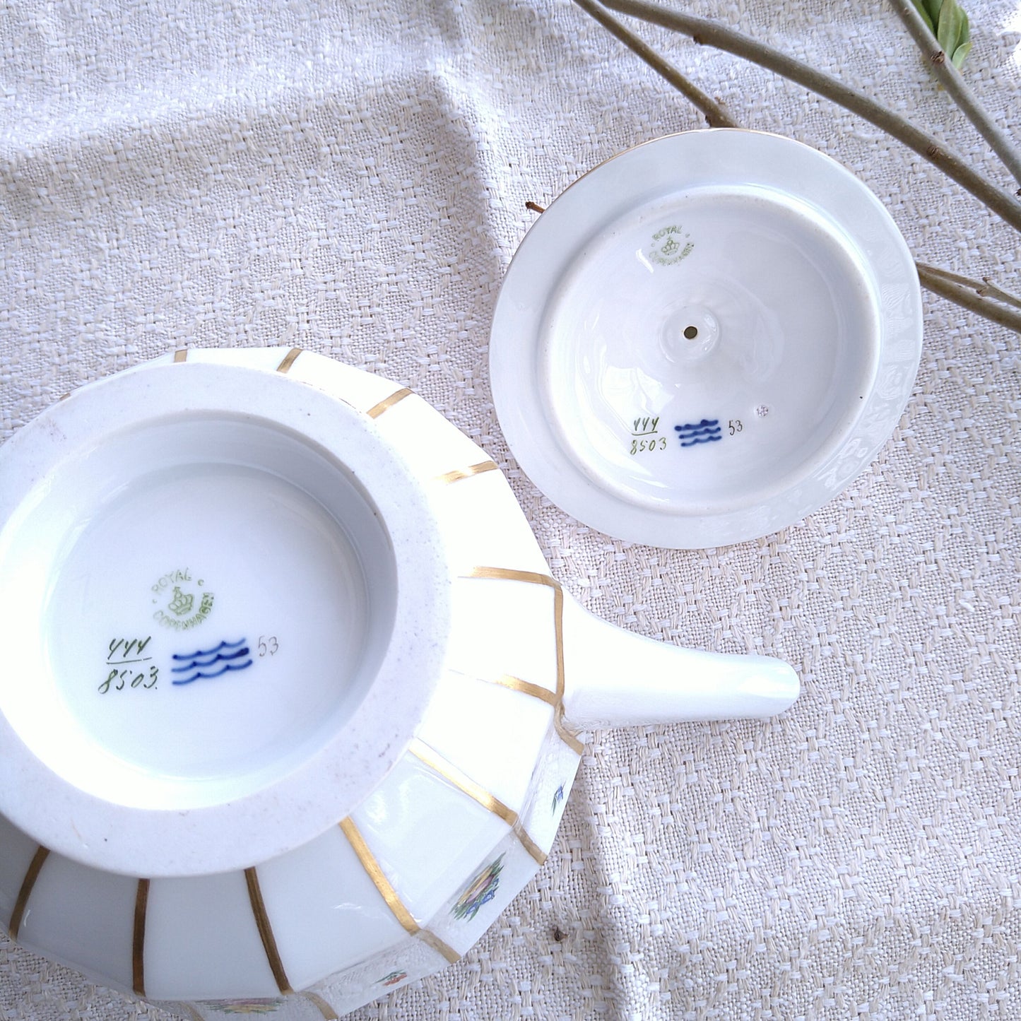 1889～1922年のヘンリエッテのティーポット高さ約14㎝H幅約23.5㎝W/Henriette Teapot