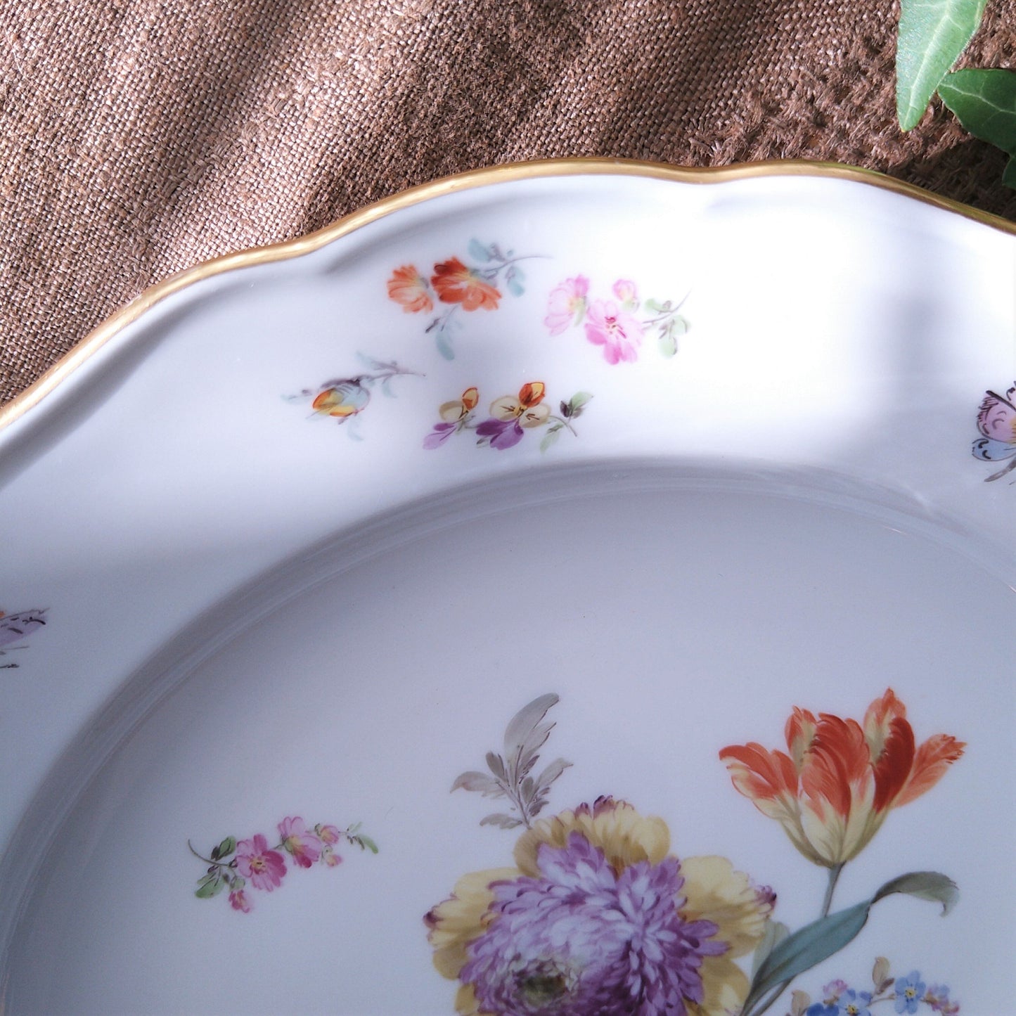 1860～1924年Meissen花と昆虫の絵 ディナープレート24㎝D黄色と紫の花/Dinnar  plate