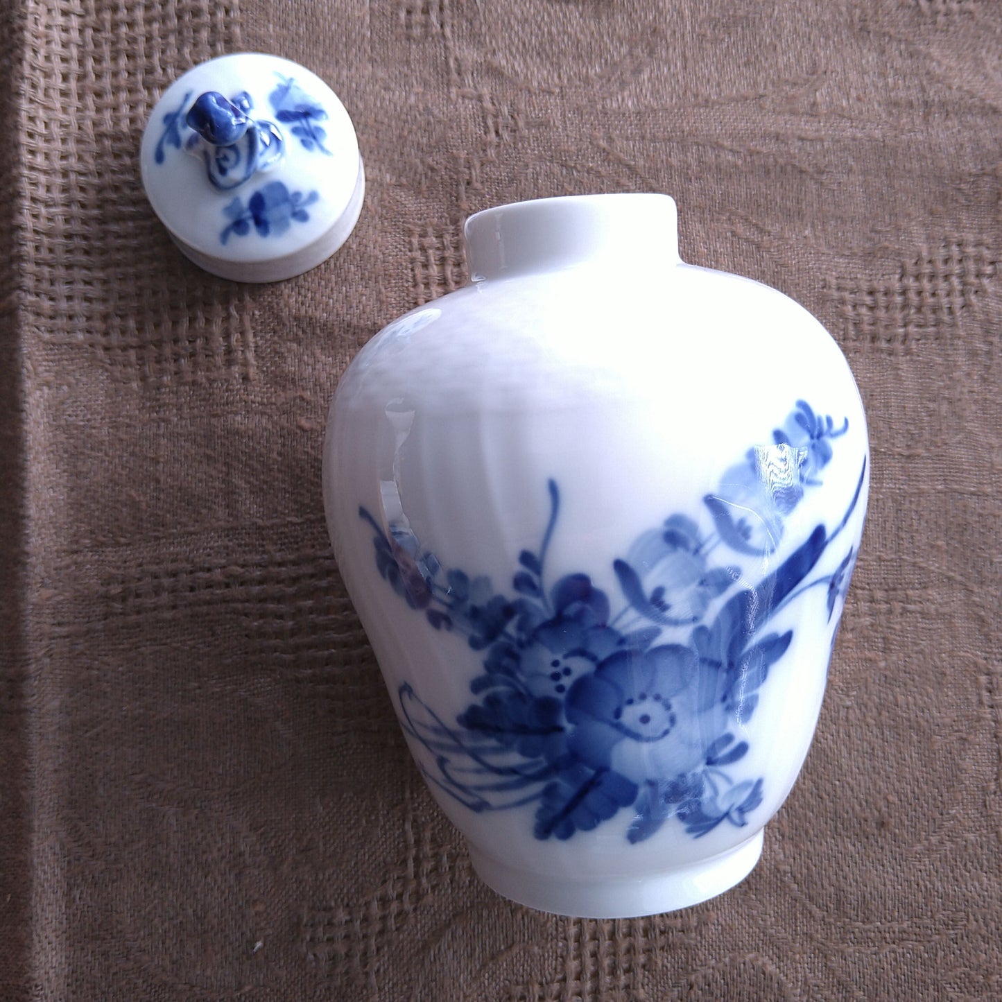 1969年～1974年の年RoyalCopenhagenブルーフラワーカーブの茶入れは高さ13.5㎝H/Blue Flower Curve Tea caddy