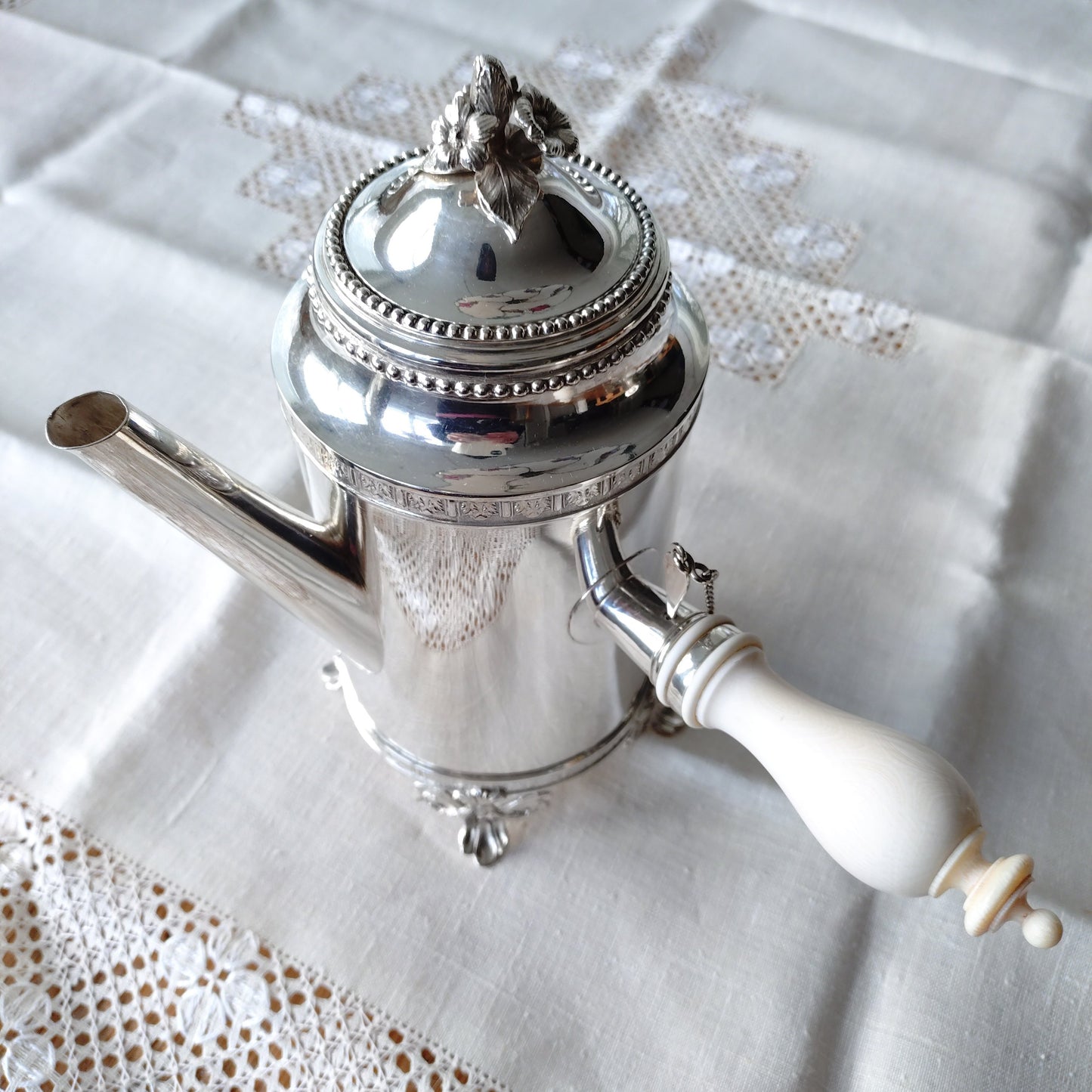 1894年製のSWEDENシルバーポットは K.Andersson社製、重さ約653g高さ約23cmH
