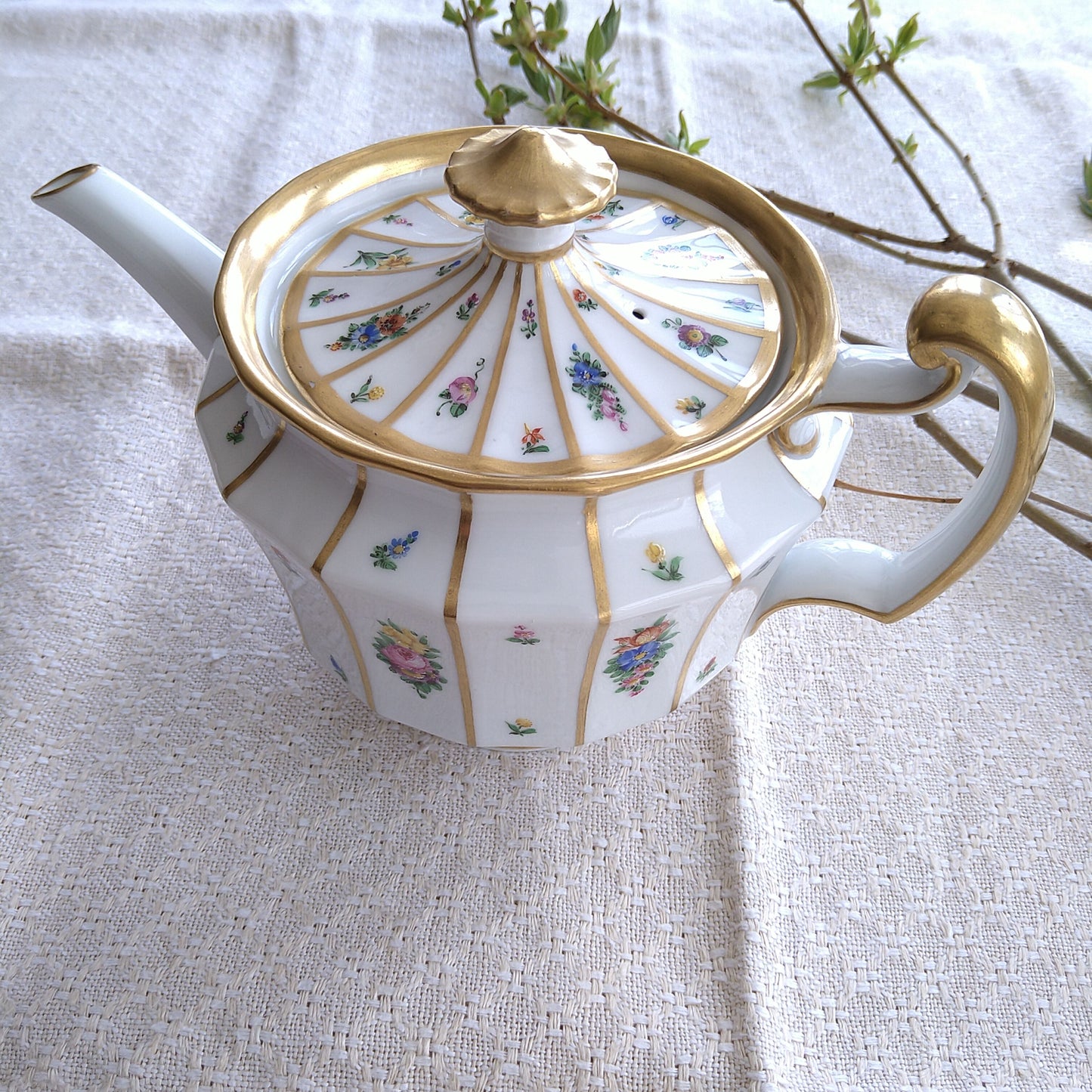 1889～1922年のヘンリエッテのティーポット高さ約14㎝H幅約23.5㎝W/Henriette Teapot