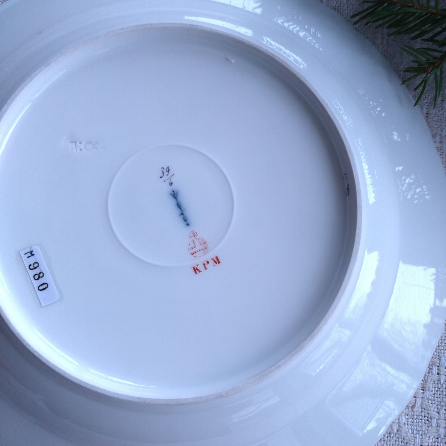 KPMベルリンのポピーのお皿は直径約21㎝Dです。1870～1915年頃。