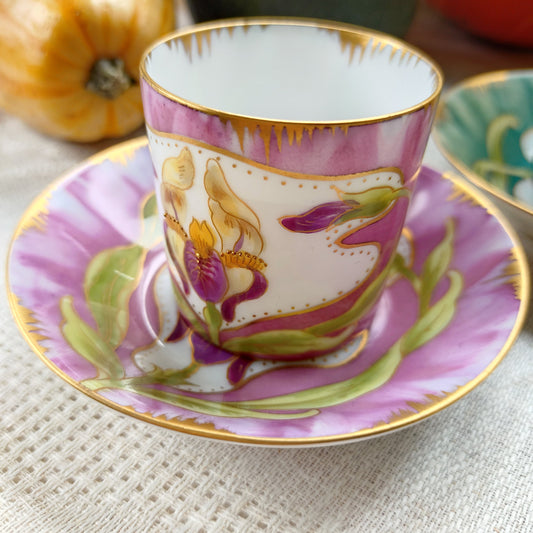 紫にアイリスと金彩/1880-1900年頃NymphenburgニンフェンブルグJugendstil/アールヌーヴォーのデミタス/モカカップソーサー