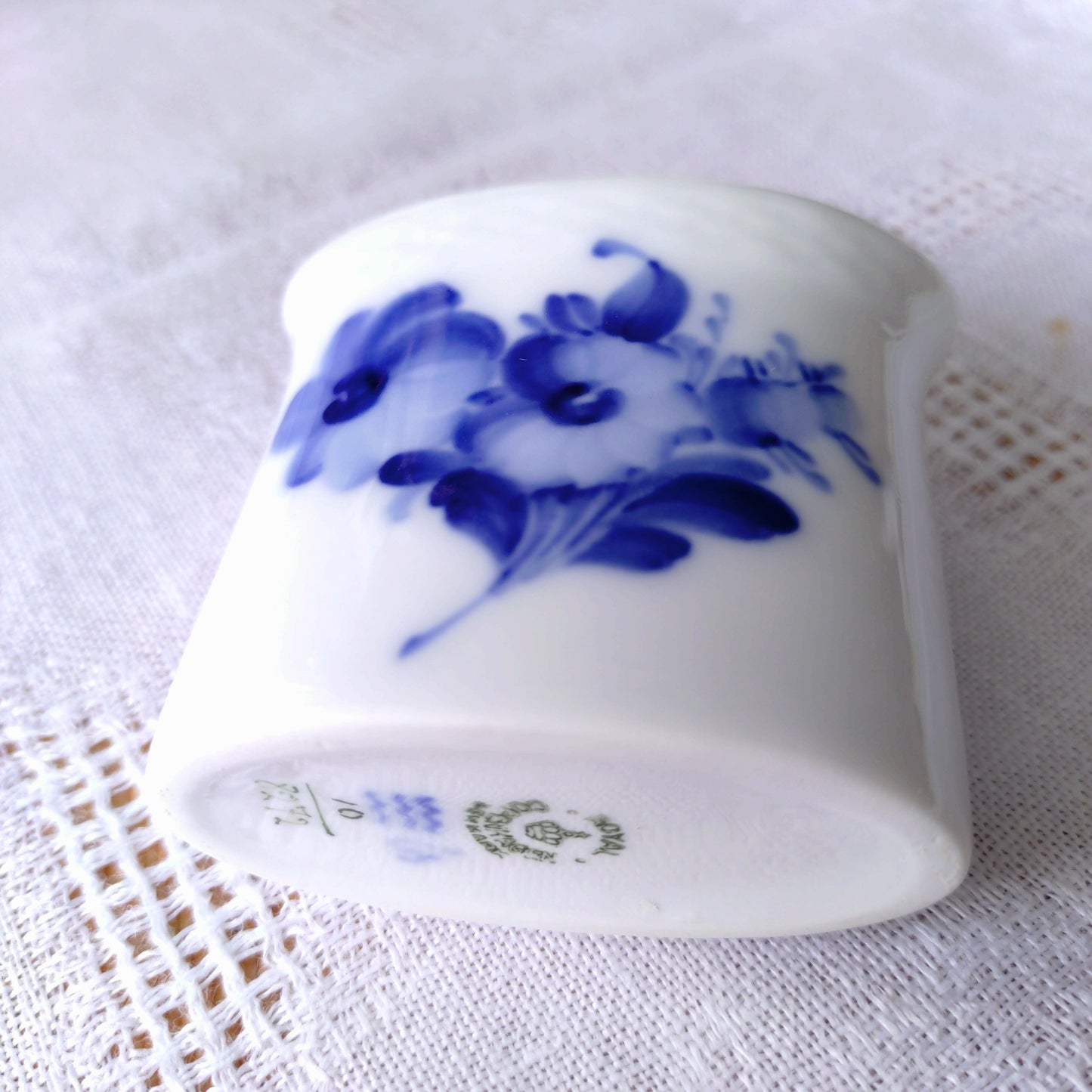 1924～1934年RoyalCopenhagenブルーフラワープレインの小さな楕円の花瓶/シガレットホルダー高さ約6㎝H